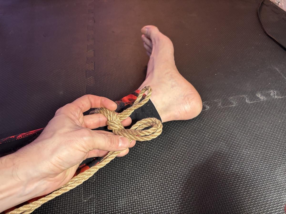 Notice the running end, going towards my wrist, is looping below the other line